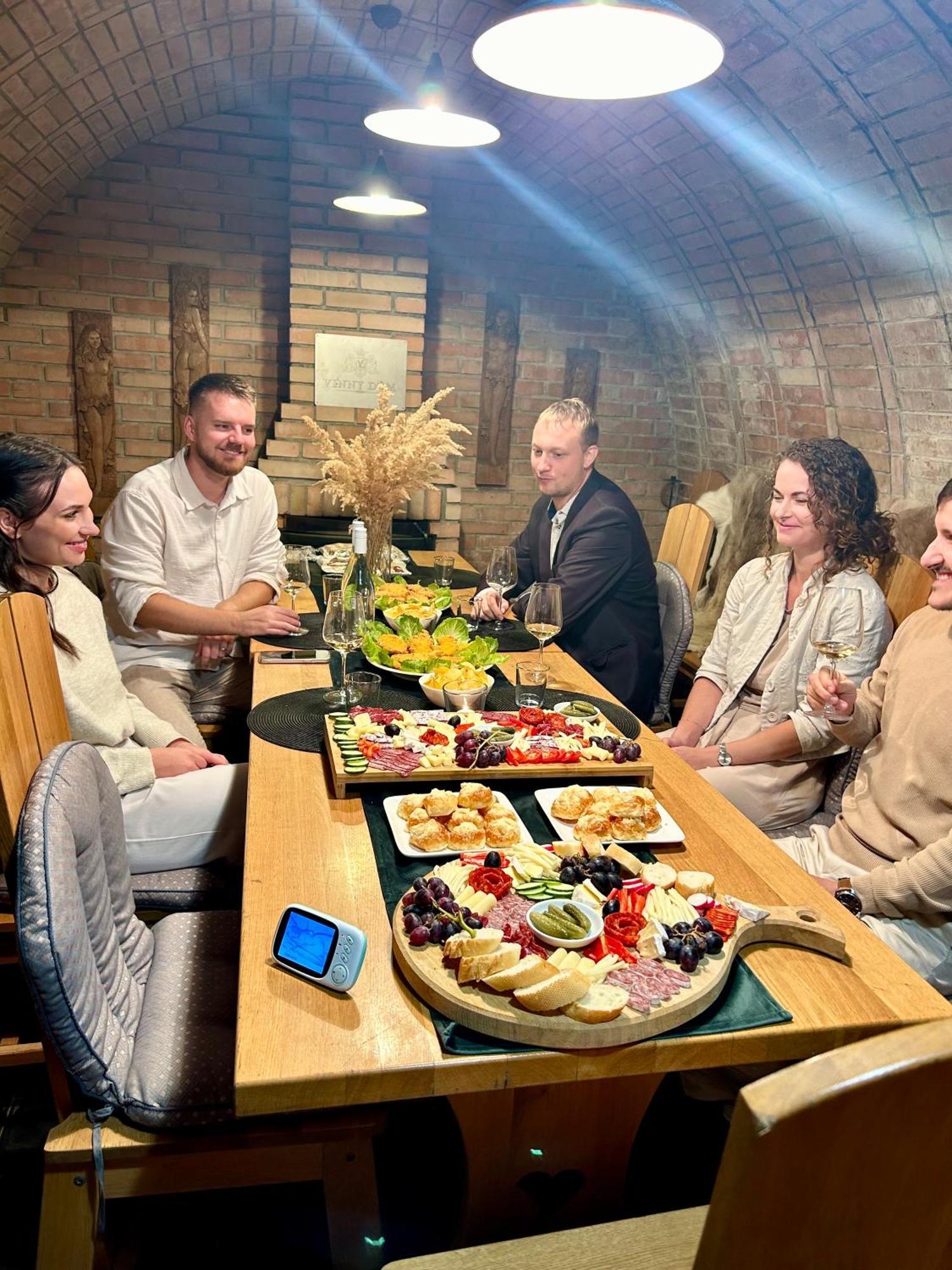 Sklep U Dusana Vracov Exteriér fotografie